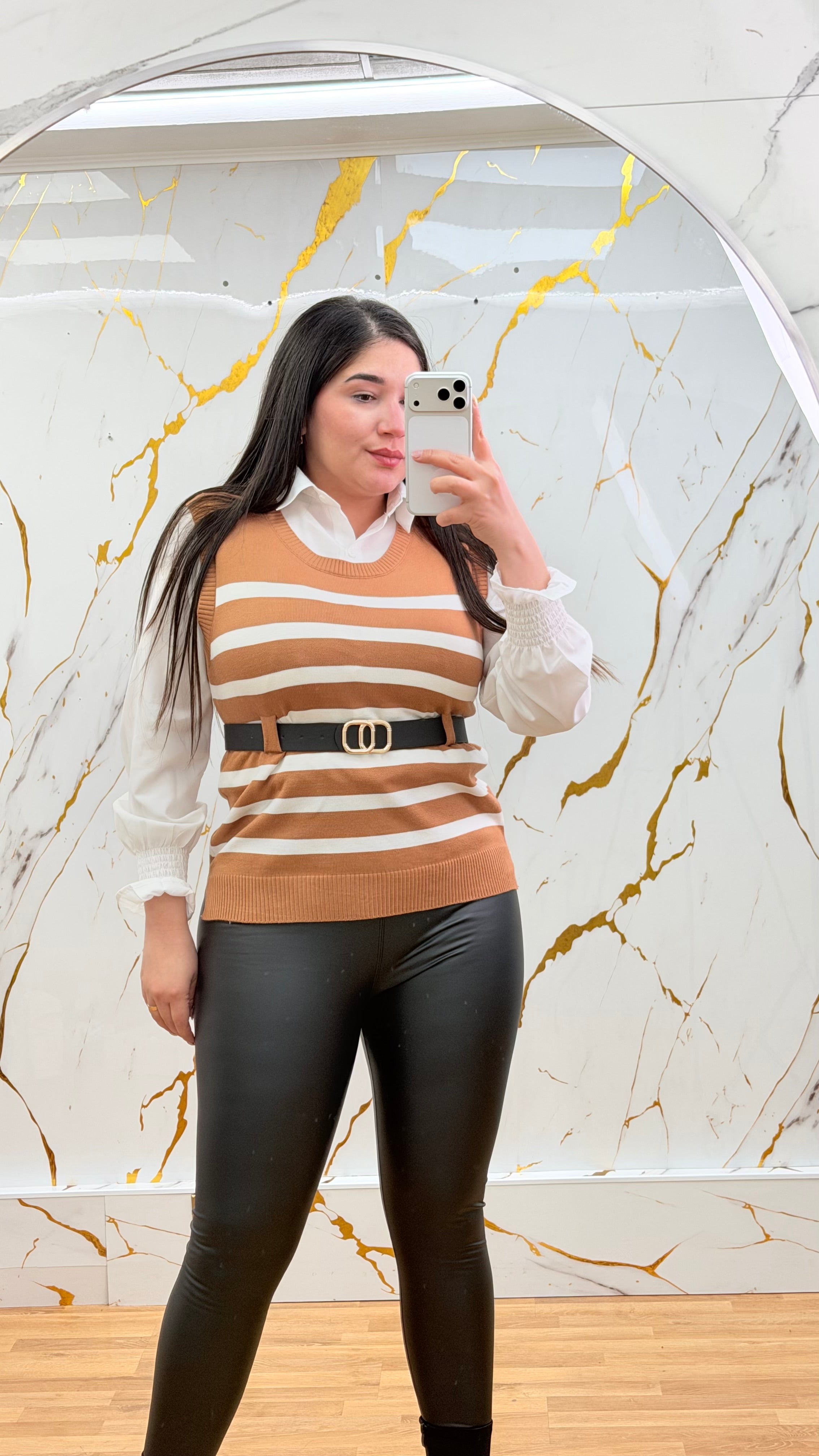 CAMISA + CHALECO + CINTURÓN